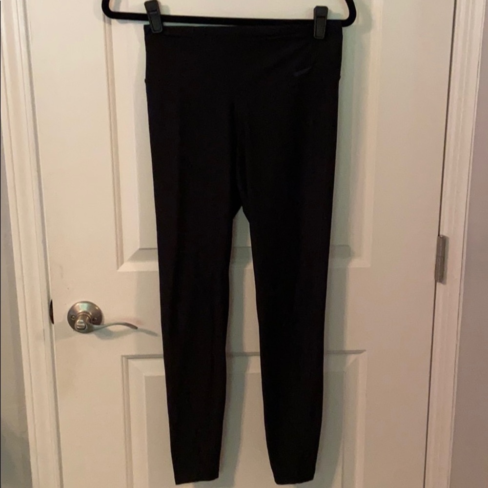 Black Nike leggings